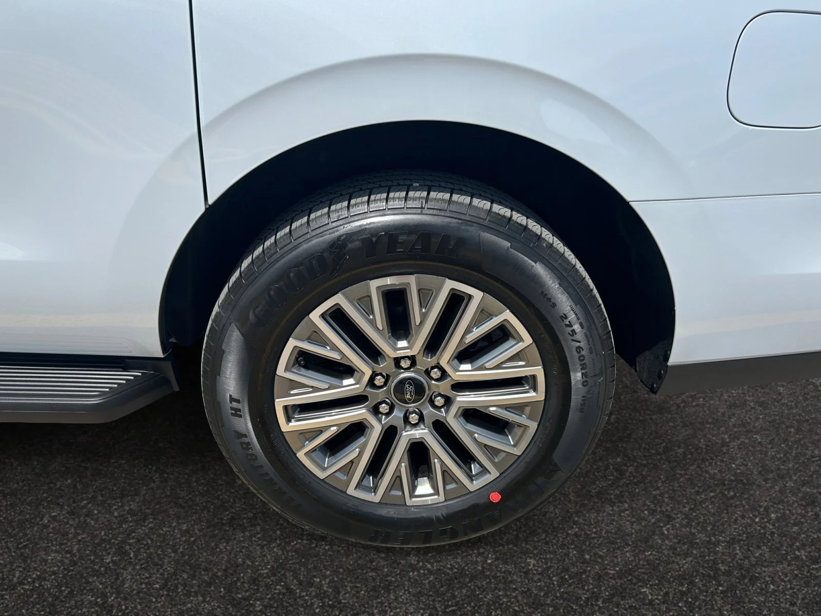New 2026 Space Silver Metallic Ford Platinum Max image 9