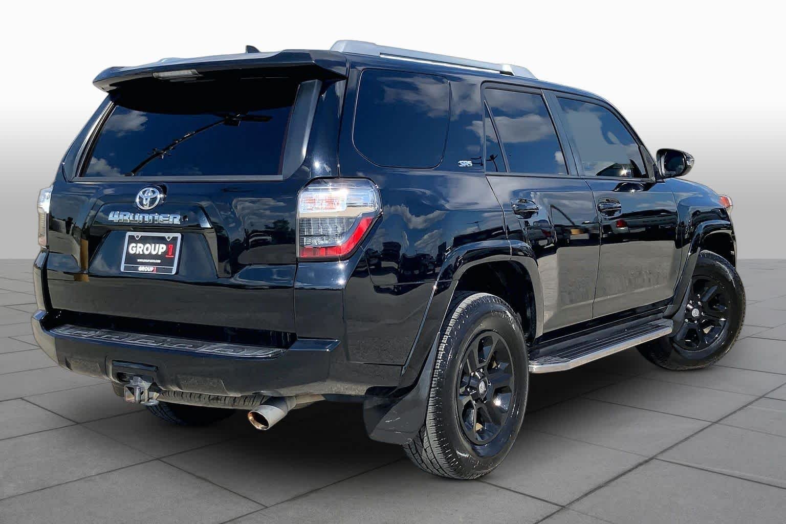 Used 2018 Midnight Black Metallic Toyota SR5 Premium image 13