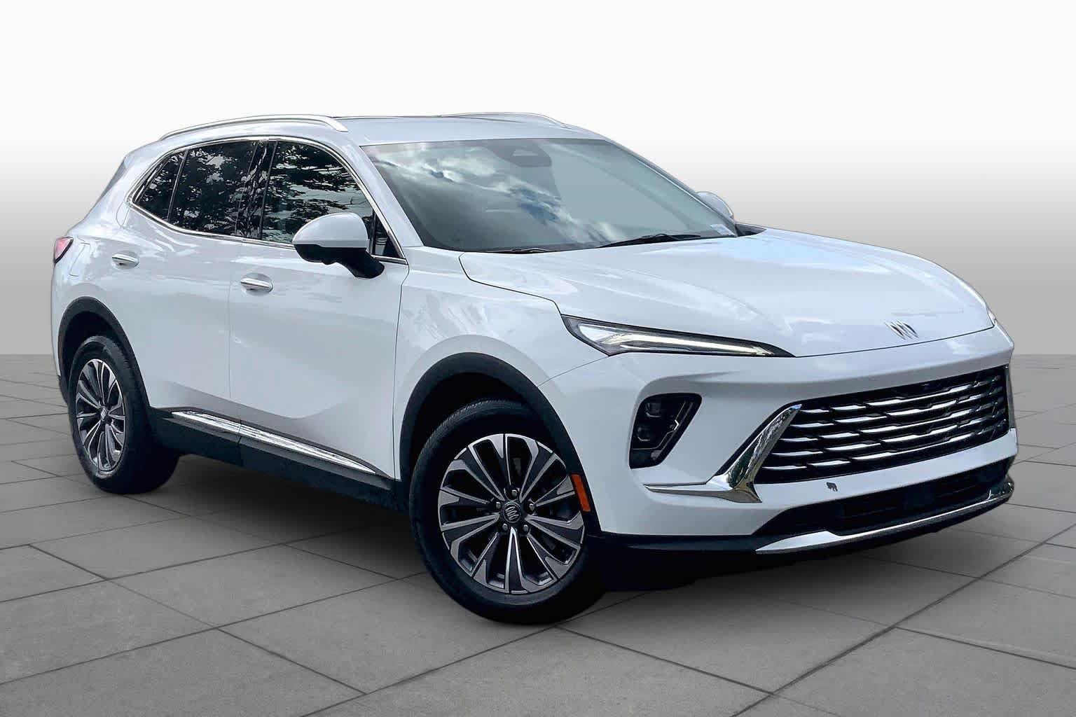 Used 2025 Summit White Buick Preferred image 3