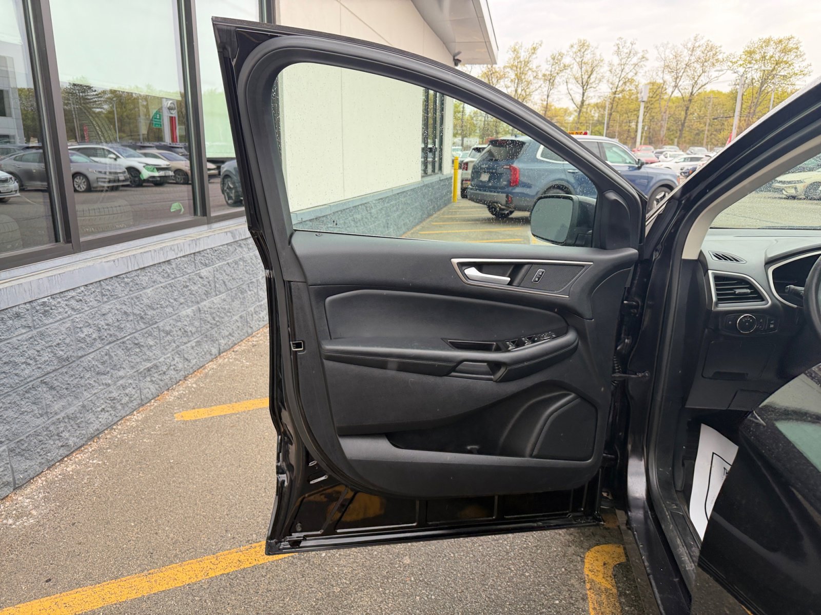 Used 2020 Black Ford SEL image 28