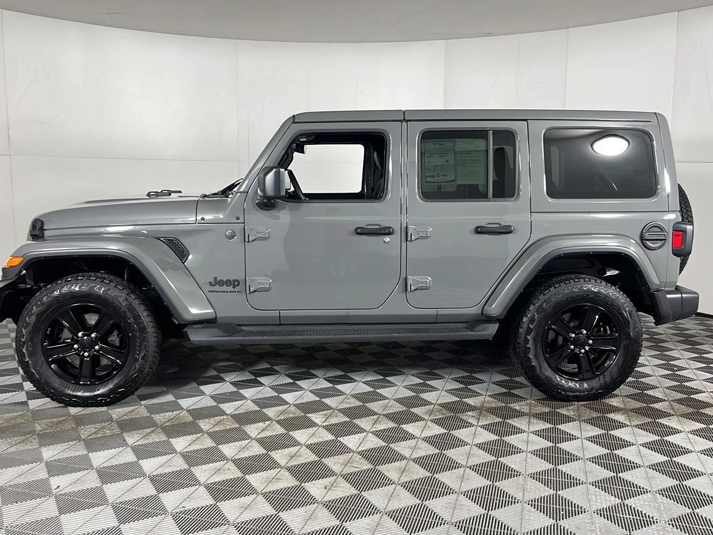 Used 2023 Sting-Gray Clearcoat Jeep Altitude image 8