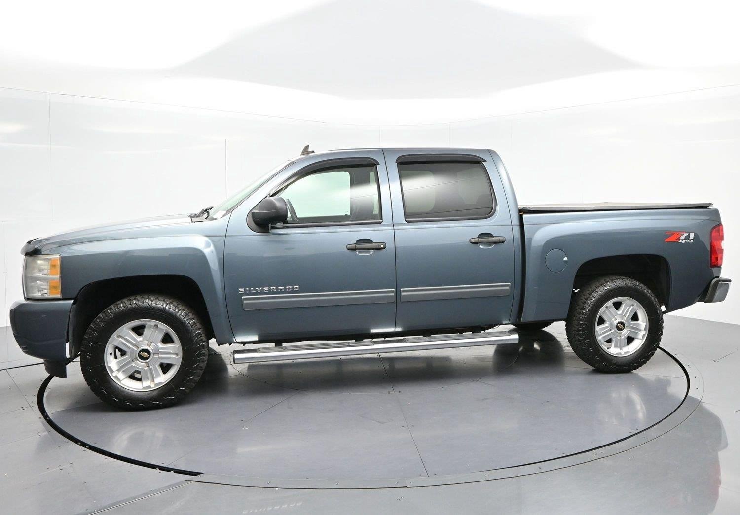 Used 2011 Blue Granite Metallic Chevrolet LT image 4