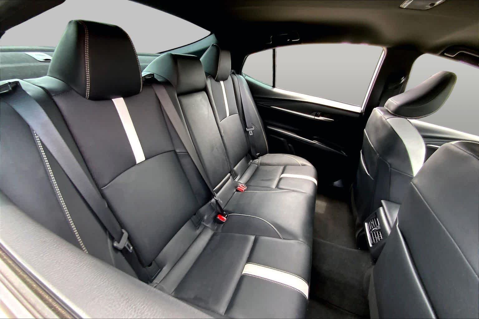 Used 2025 Ice Cap Toyota SE image 17