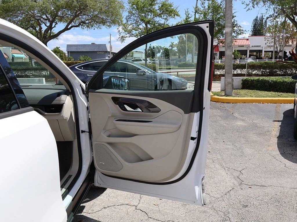 Used 2020 White GMC Denali image 24