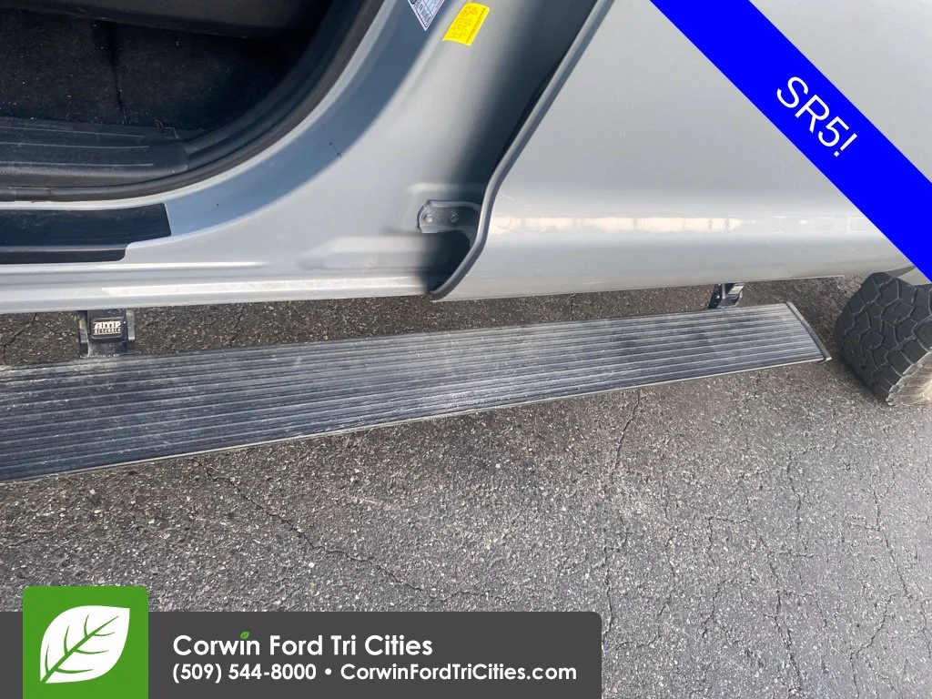 Used 2020 Cement Toyota SR5 image 9
