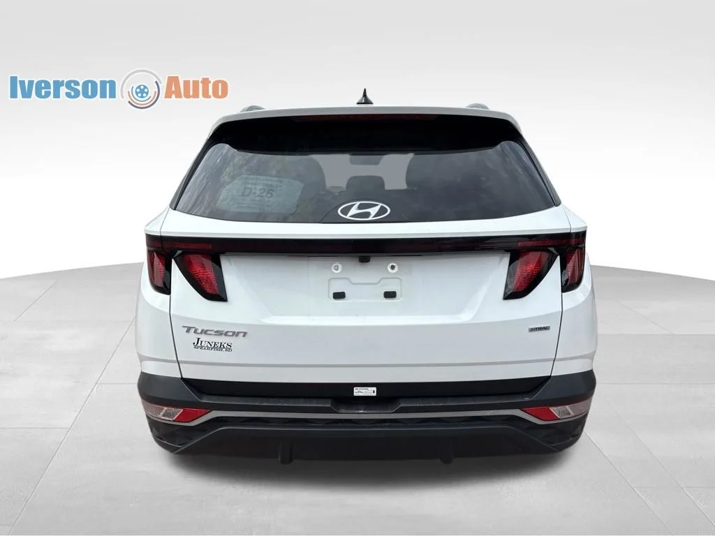 Used 2024 White Hyundai SEL image 11