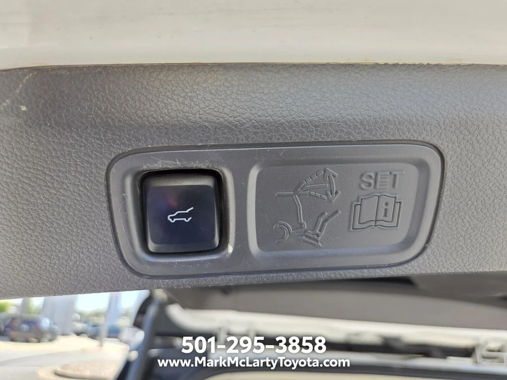 Used 2018 White Ford Limited image 21