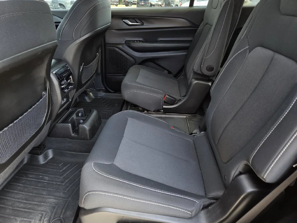 Used 2023 Red Jeep Laredo image 36