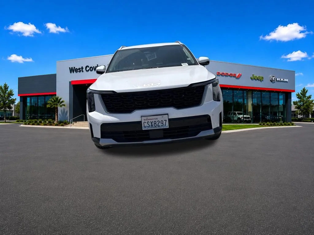 Used 2024 White Kia S image 2