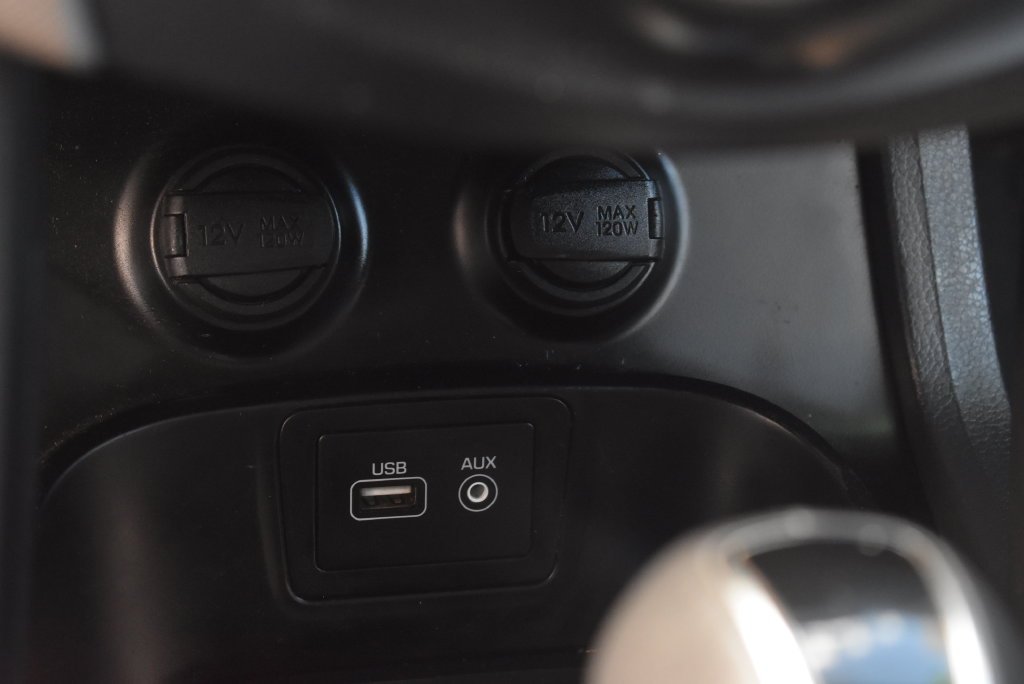 Used 2018 White Hyundai 2.4 Base image 38