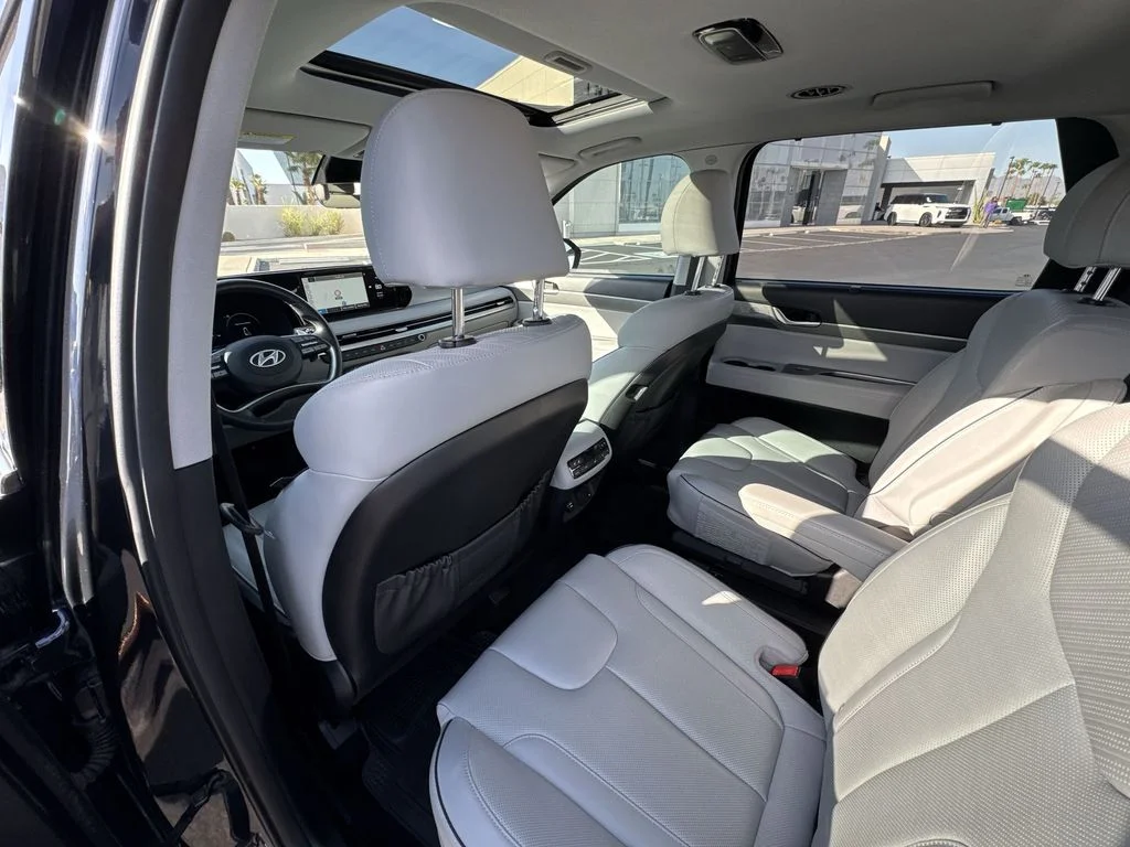 Used 2023 White Hyundai SEL image 22