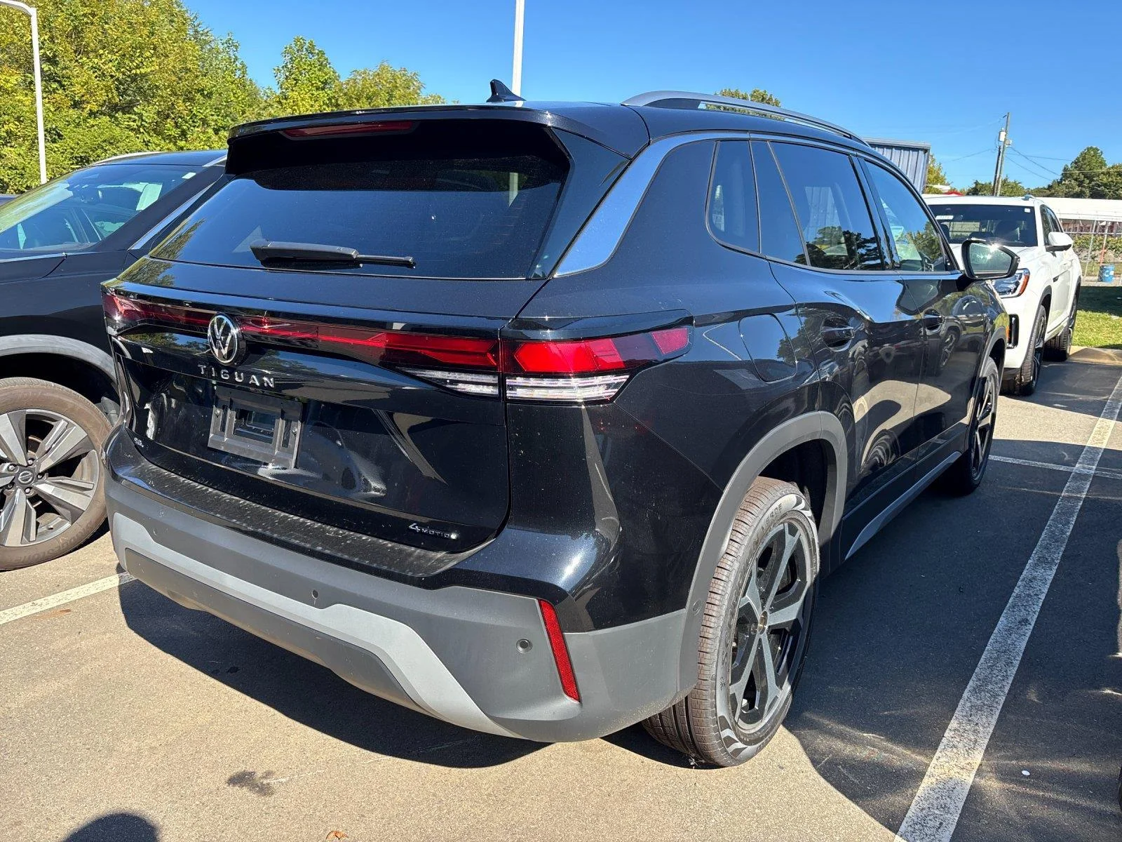 New 2026 Deep Black Pearl Volkswagen SE image 5