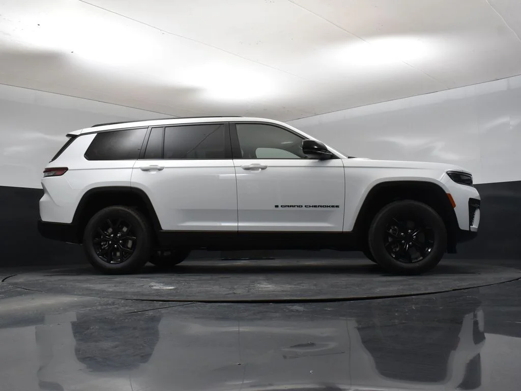 New 2026 White Jeep Altitude image 41