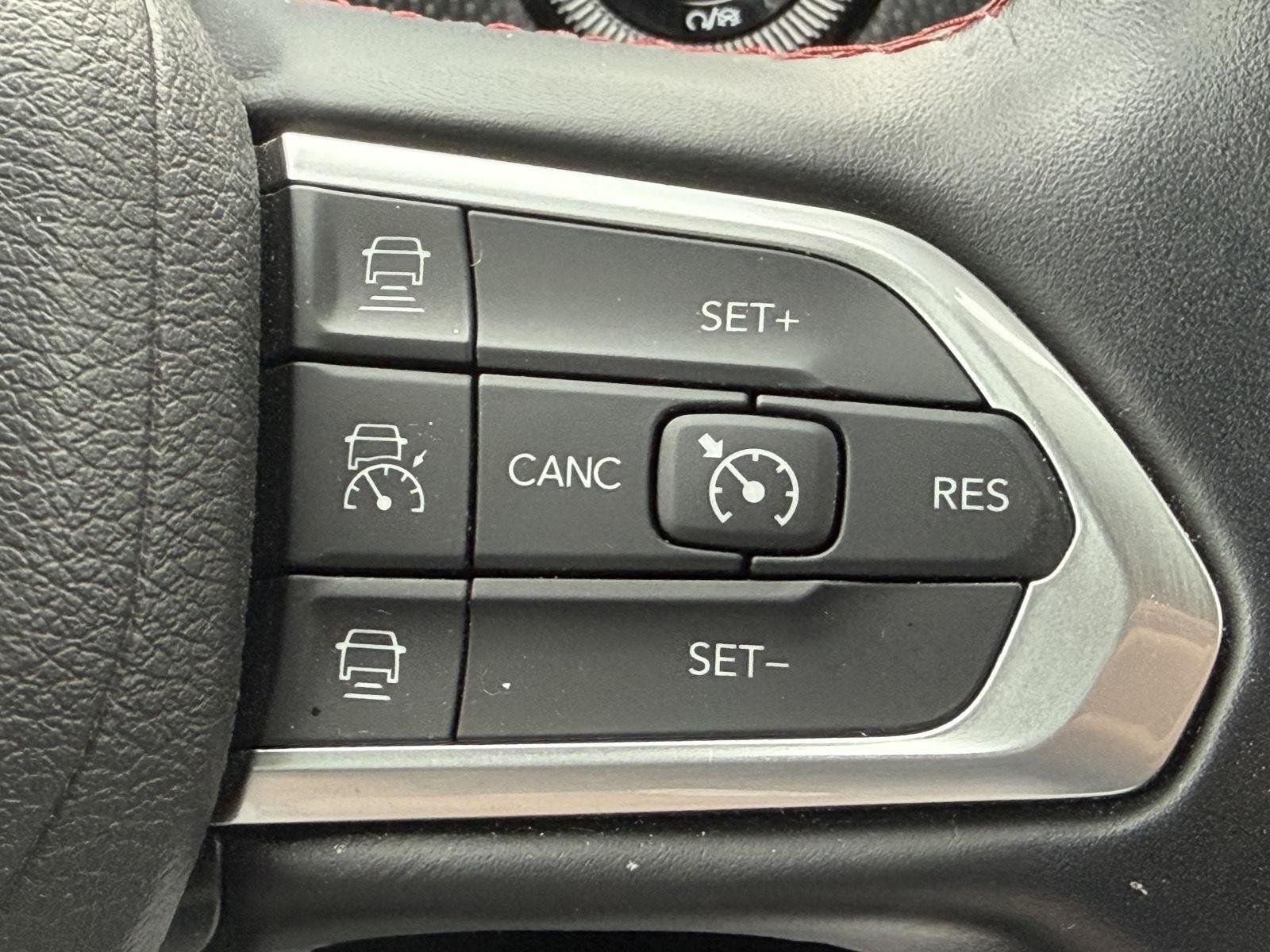 Used 2022 Bright White Clearcoat Jeep Trailhawk image 9
