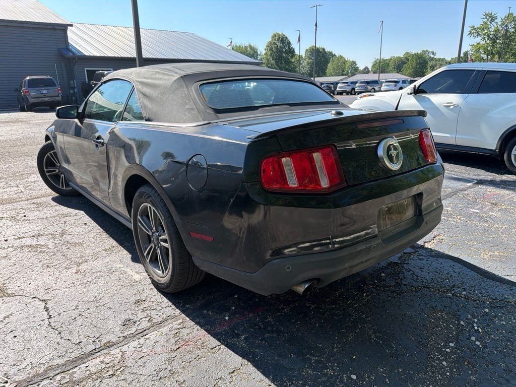Used 2012 Black Ford V6 Premium image 3