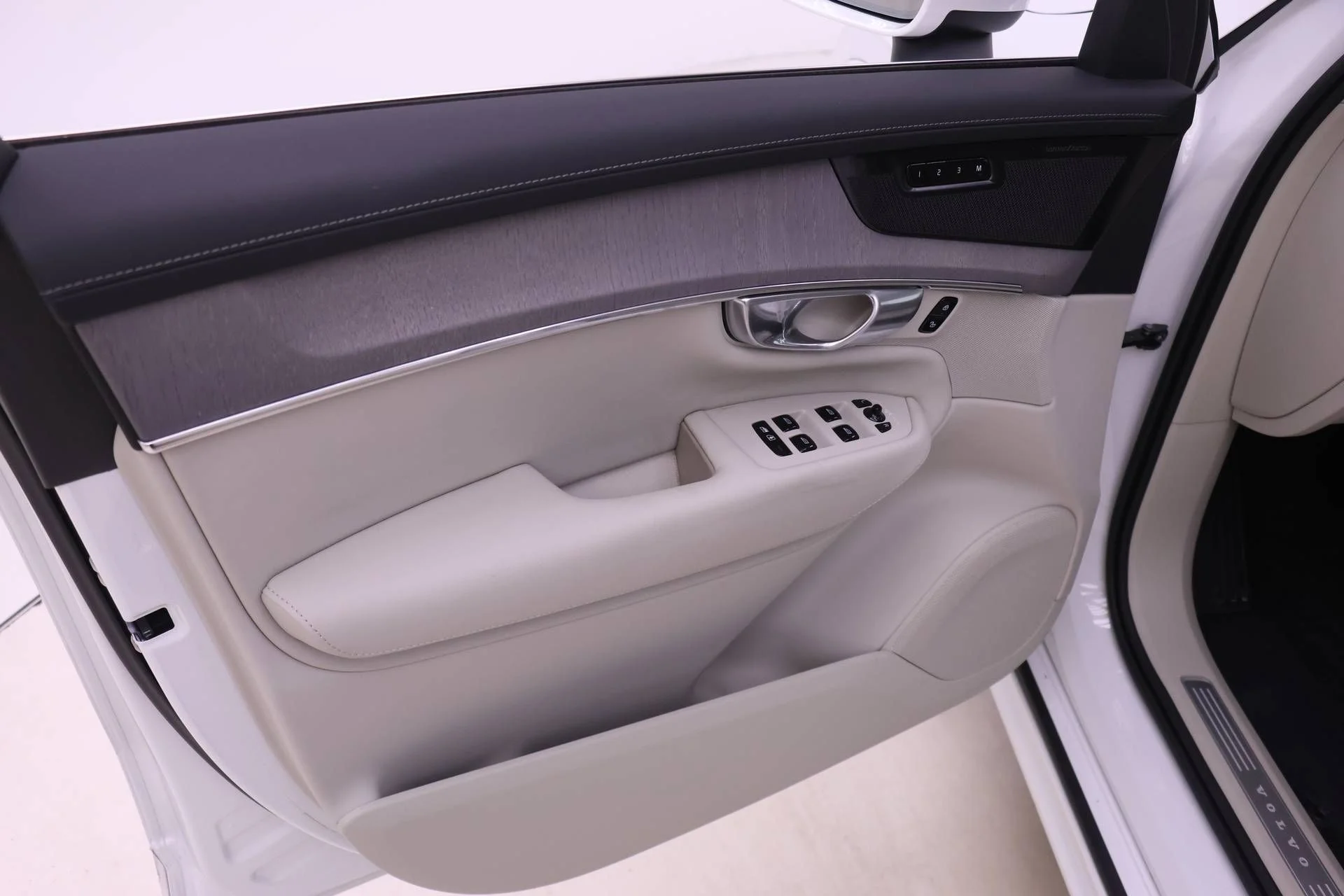 New 2026 White Volvo B6 Ultra image 12
