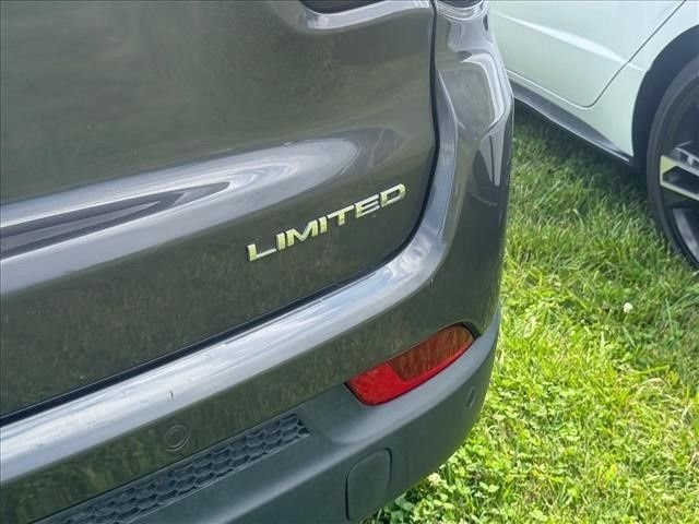 Used 2024 Gray Jeep Limited image 17