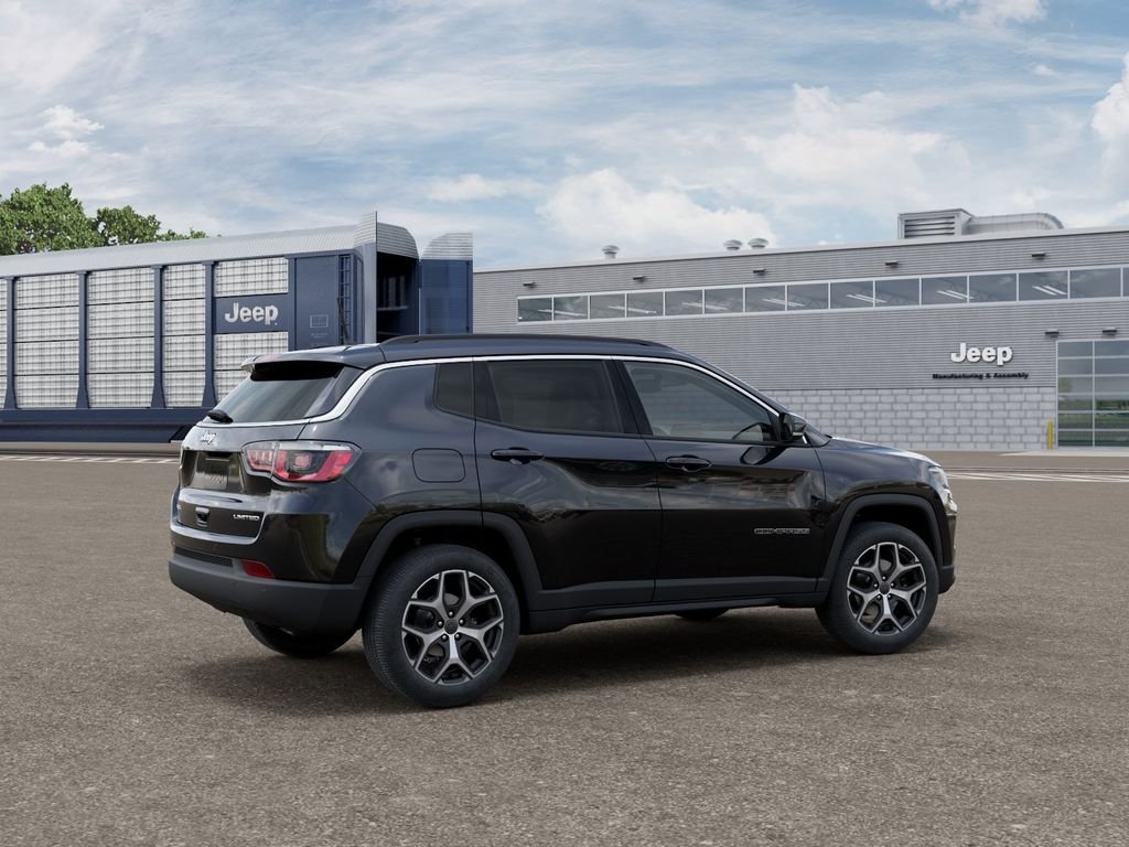 New 2026 Diamond Black Crystal Pearl-Coat Exterior Paint Jeep Limited image 4