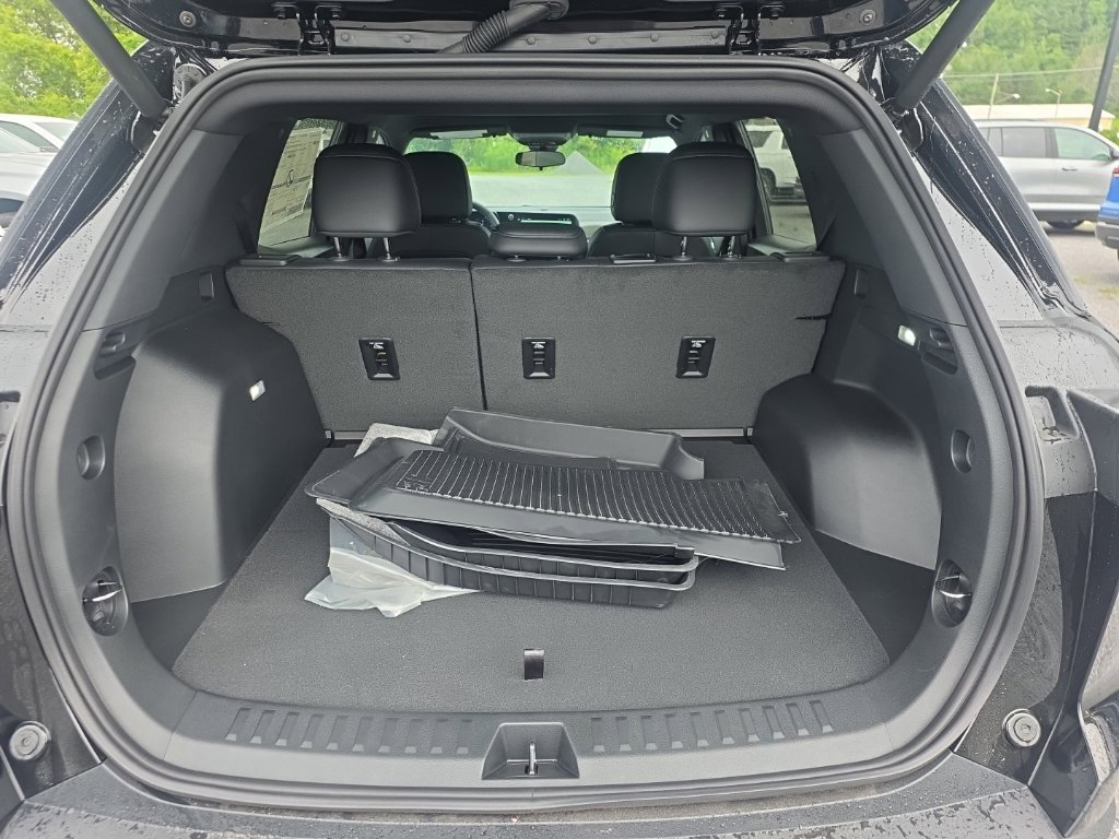 2027 Chevrolet Equinox LT - Photo 8