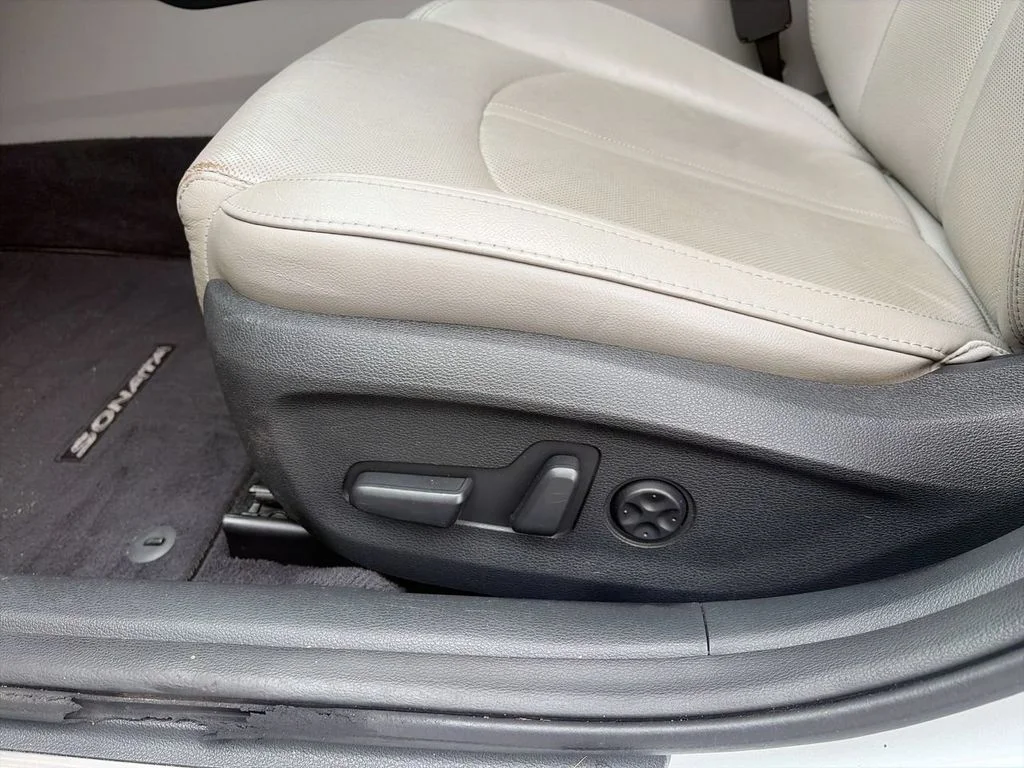 Used 2016 Silver Hyundai Limited image 15