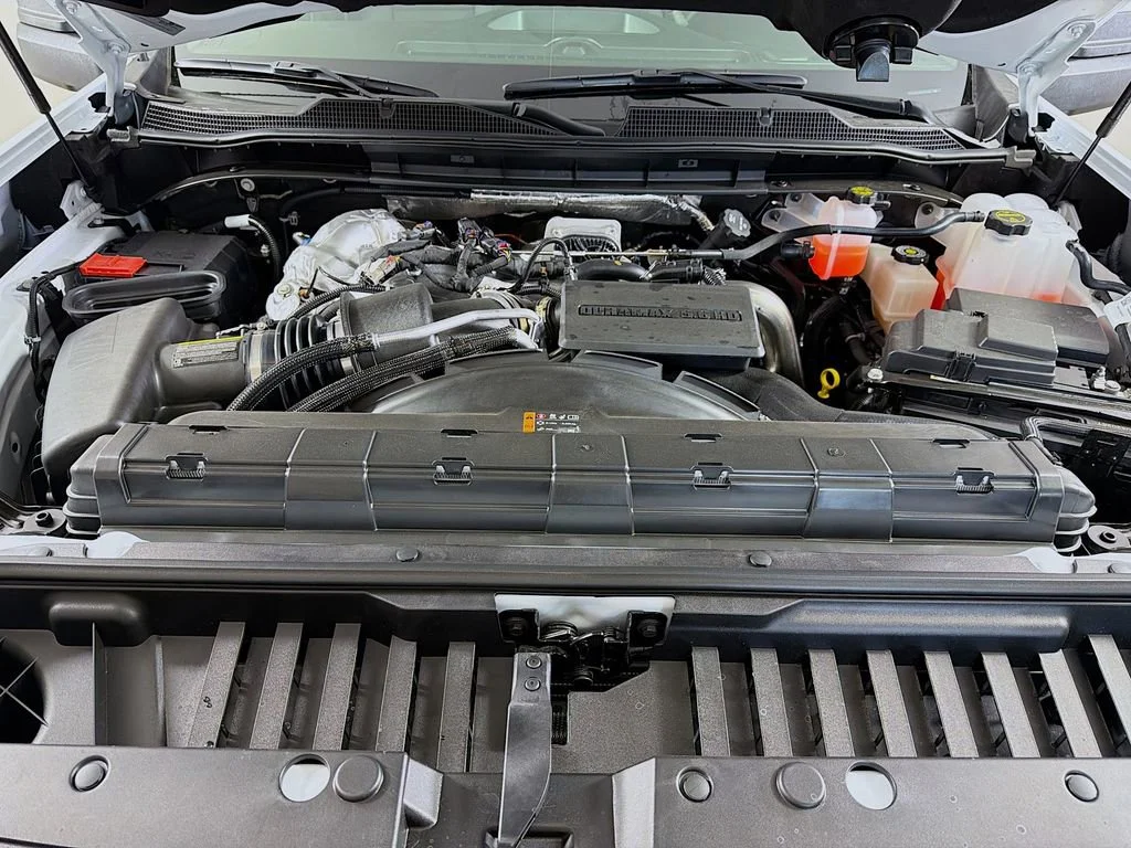 New 2026 Summit White Chevrolet WT image 25
