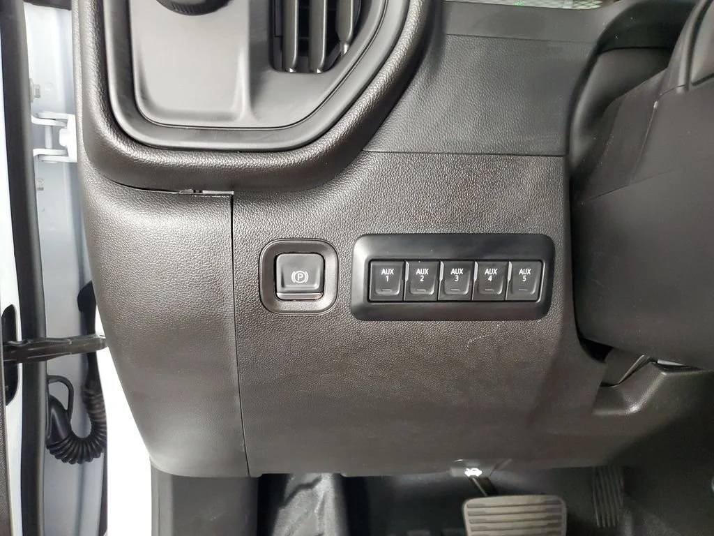 New 2026 Summit White Chevrolet Work Truck image 28