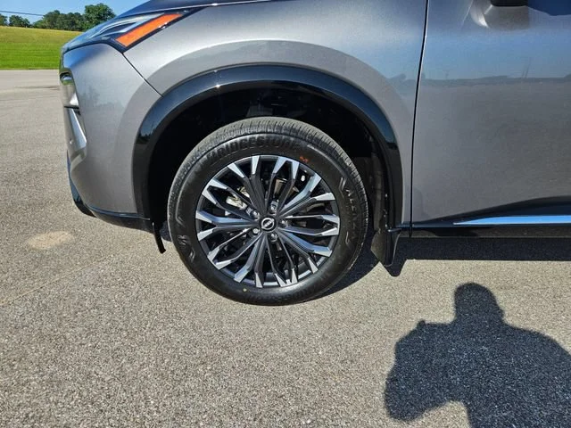 Used 2026 Gray Nissan Platinum image 28