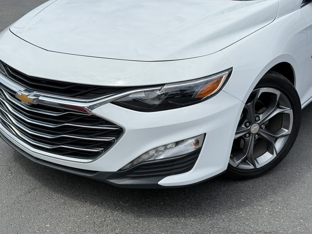 Used 2024 Summit White Chevrolet 1LT image 3