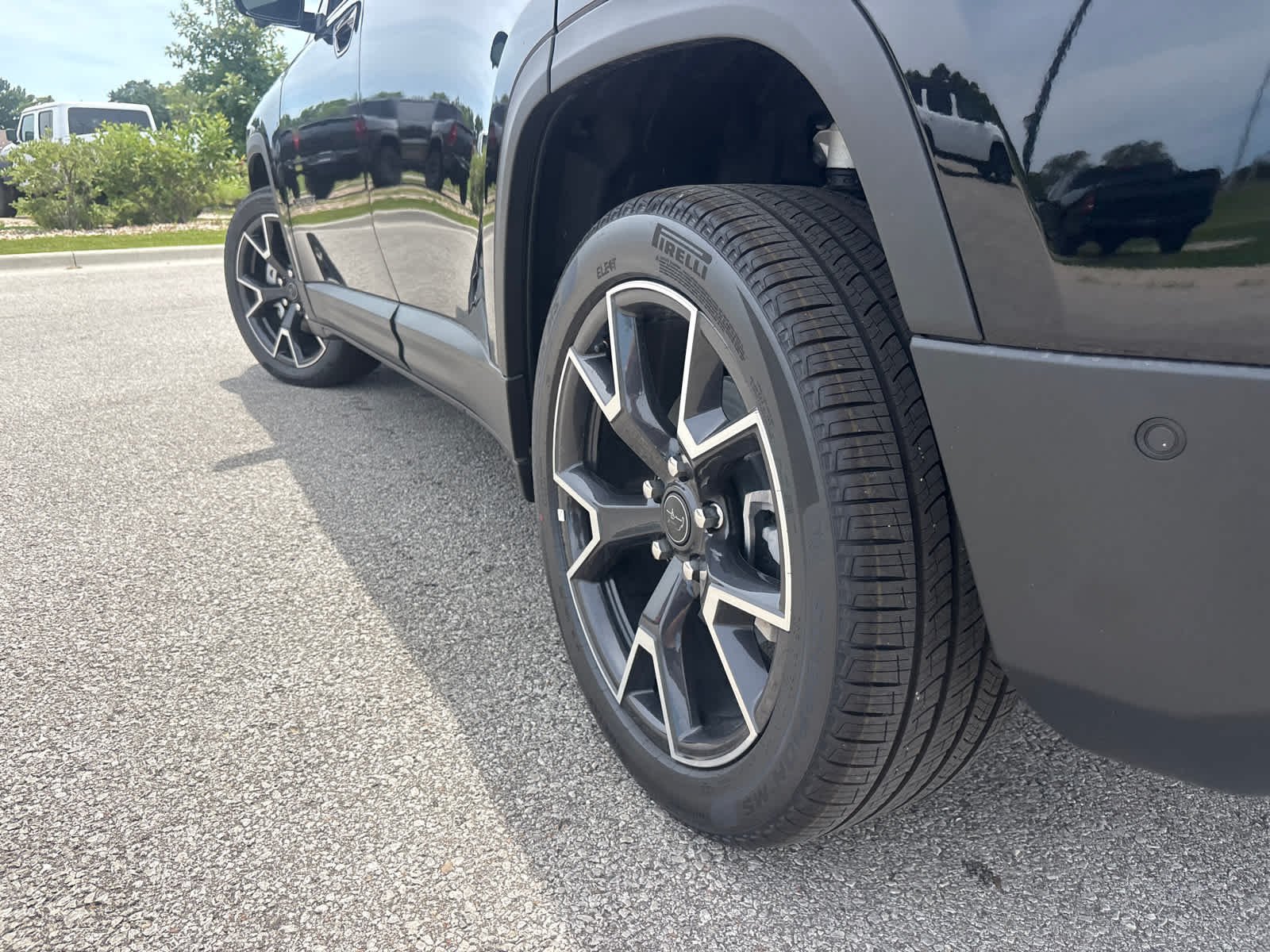 New 2026 Diamond Black Crystal Pearl-Coat Exterior Paint Jeep Overland image 6
