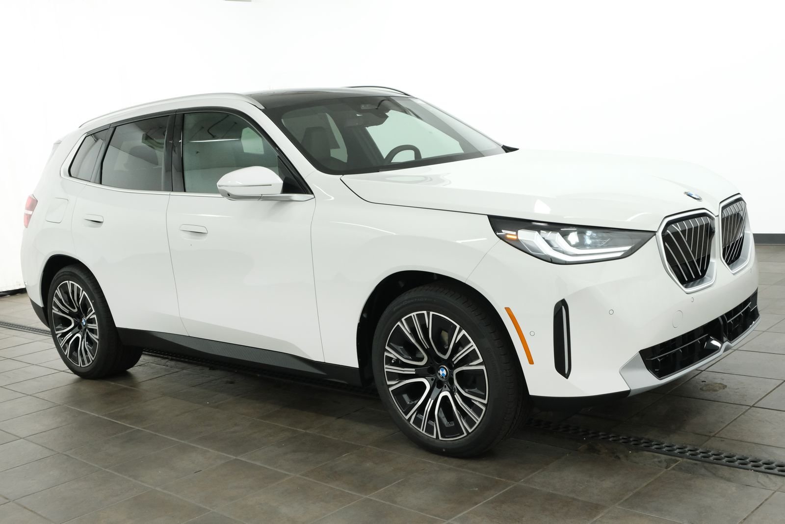 New 2026 Alpine White BMW 30 xDrive image 7