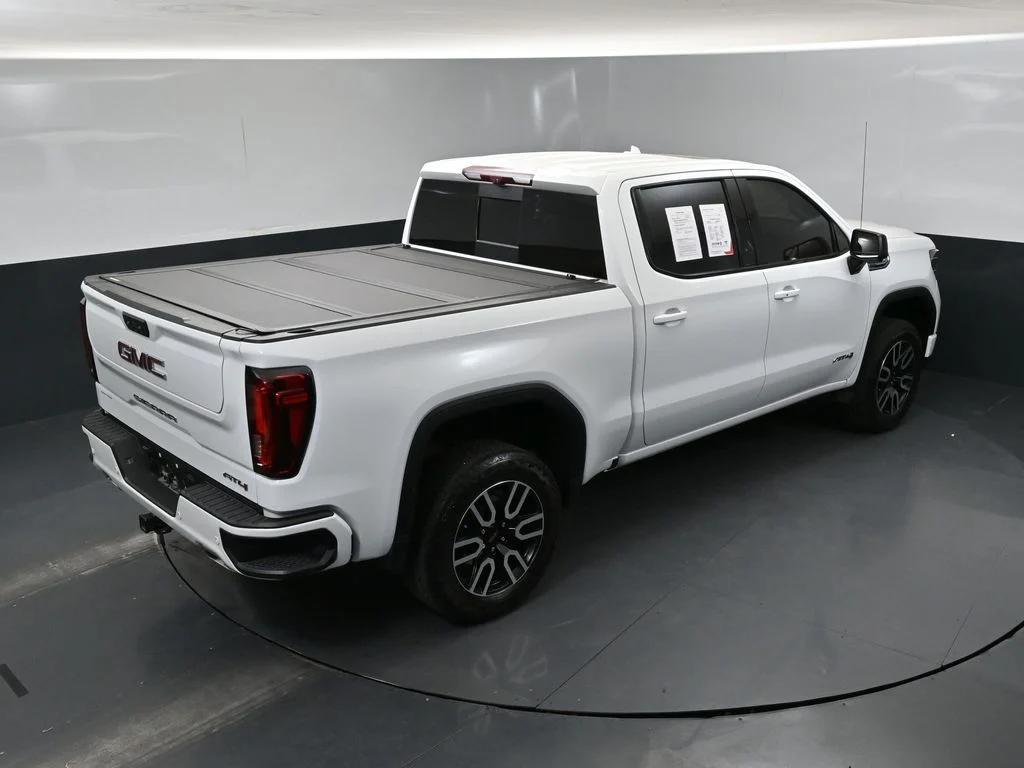 Used 2025 White GMC AT4 image 41