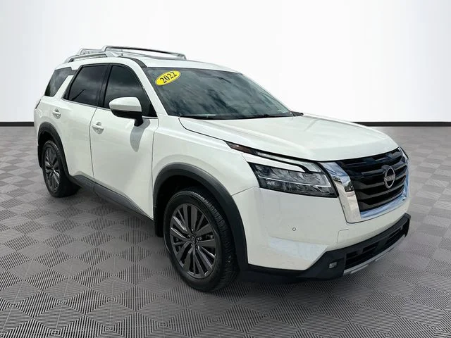 Used 2022 White Nissan SL image 3