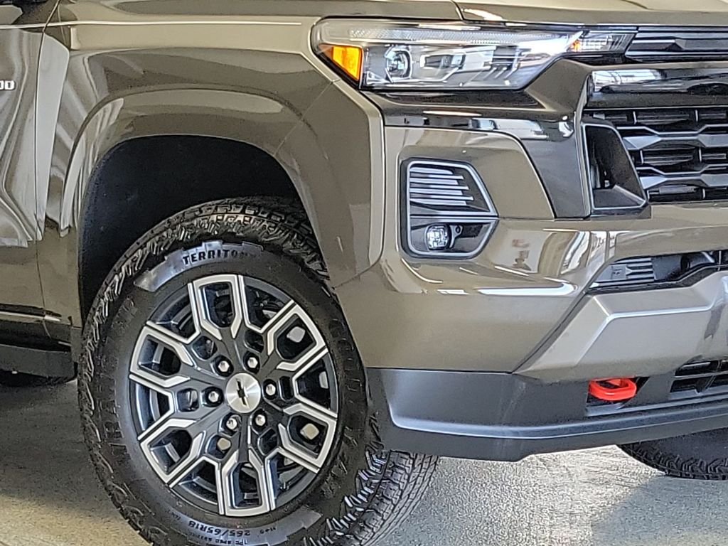 Used 2024 Brown Chevrolet Z71 image 3