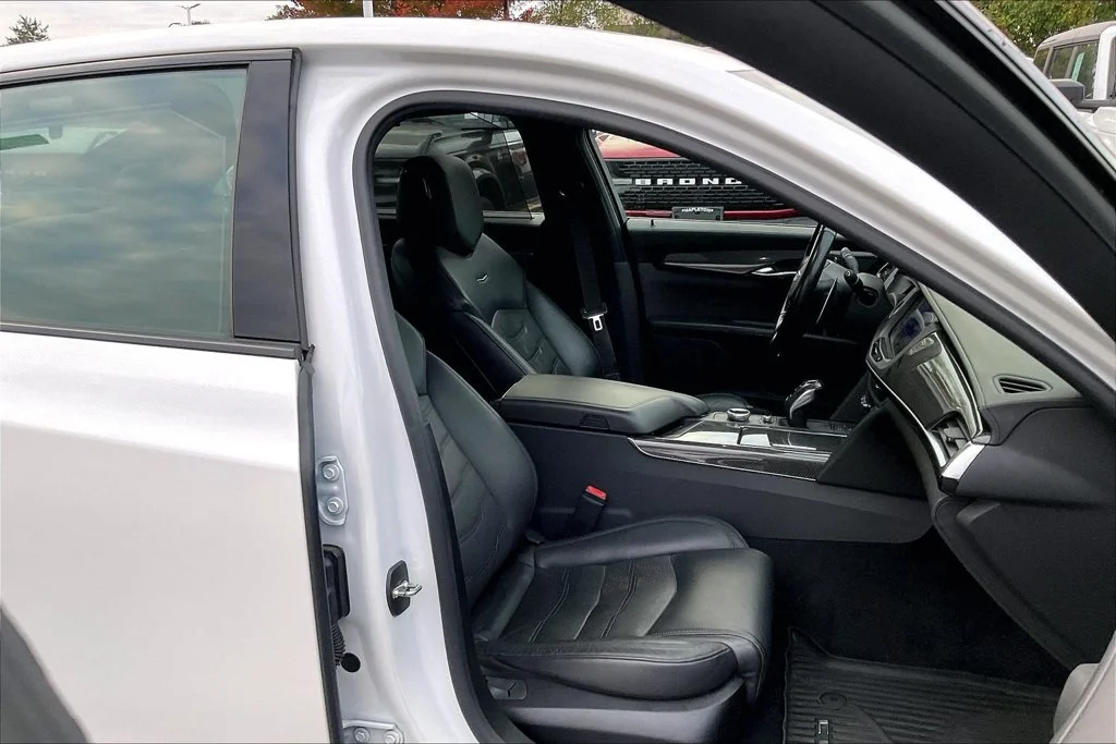 Used 2020 Crystal White Tri-Coat Cadillac Blackwing Twin image 6