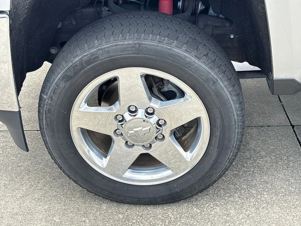 Used 2015 Silver Chevrolet LTZ image 21