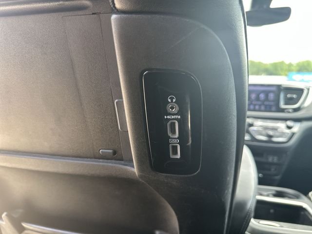 Used 2018 Black Chrysler Limited image 54