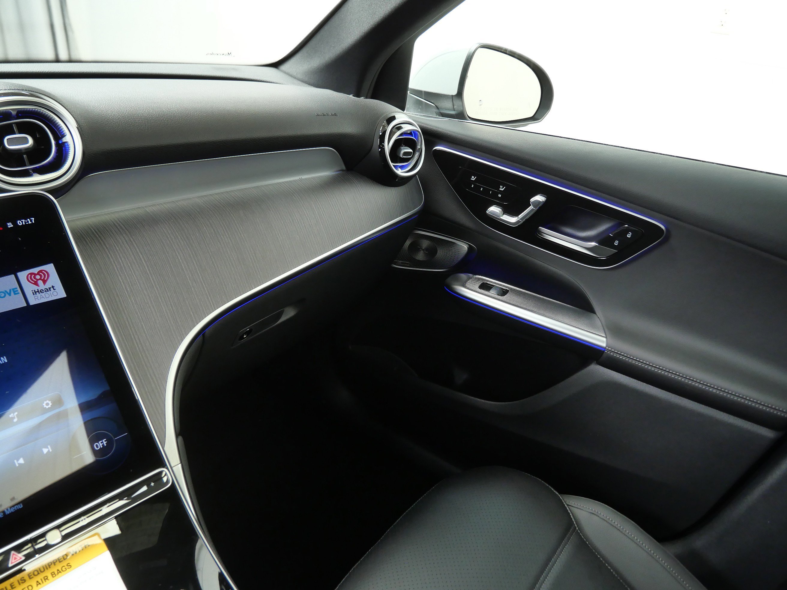 New 2026 MANUFAKTUR Alpine Grey Mercedes-Benz GLC 300 image 13