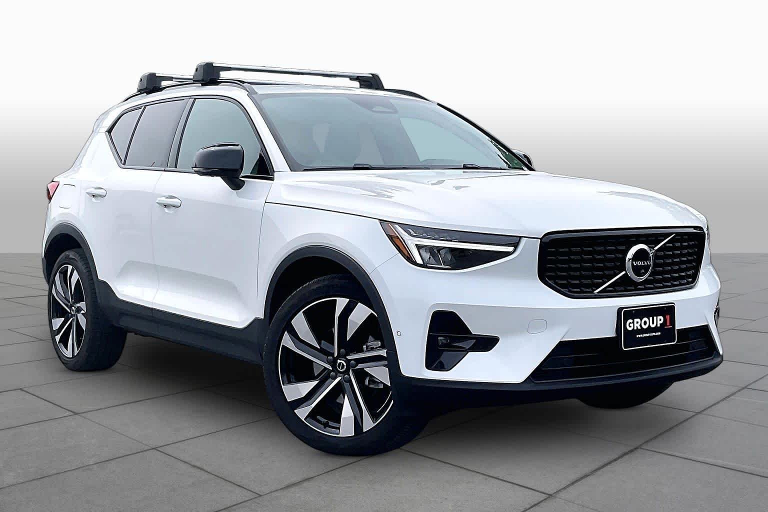 Used 2023 Crystal White Metallic Volvo Plus Dark Theme image 2
