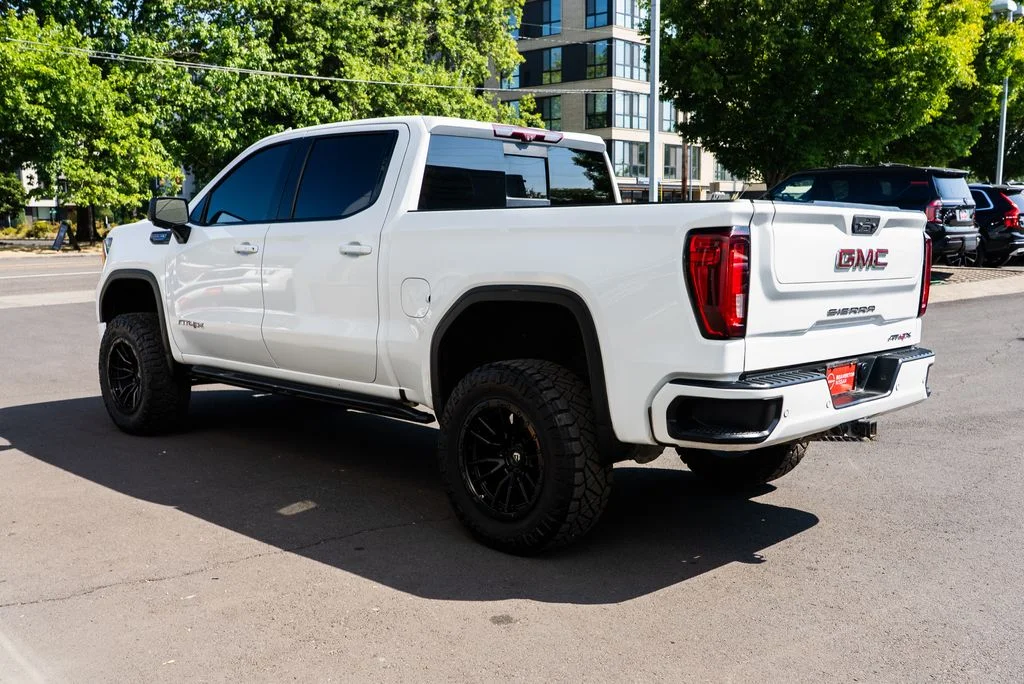 Used 2022 White GMC AT4X image 4