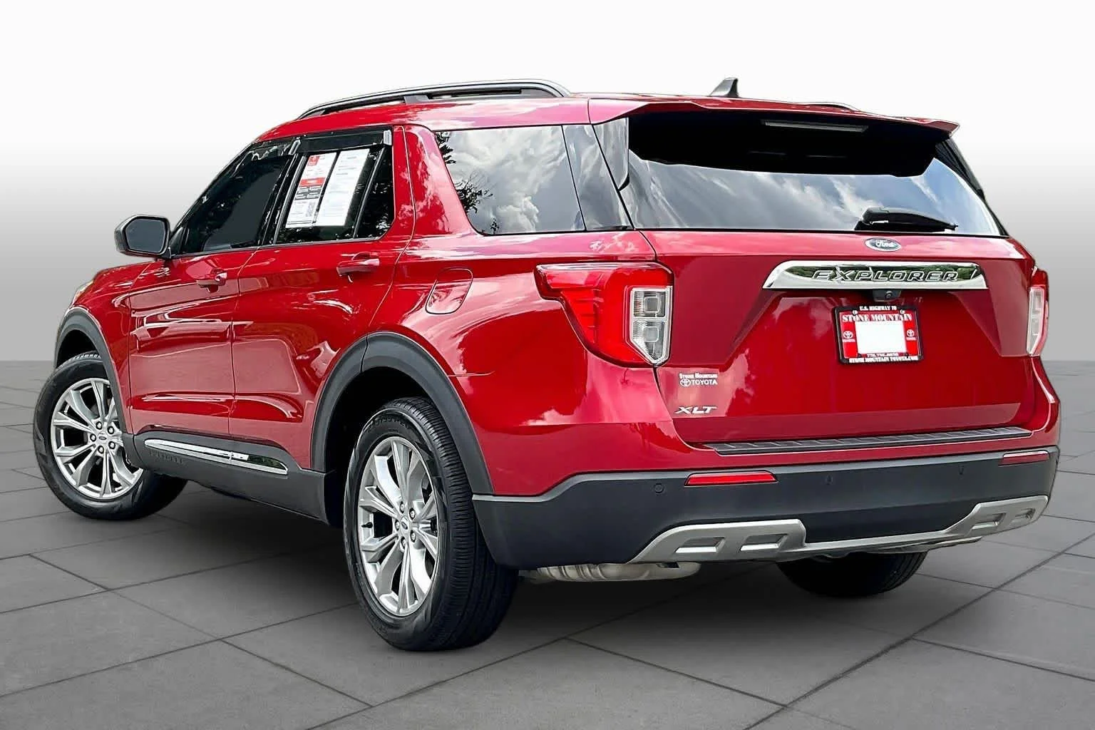 Used 2023 Rapid Red Metallic Tinted Clearcoat Ford XLT image 23