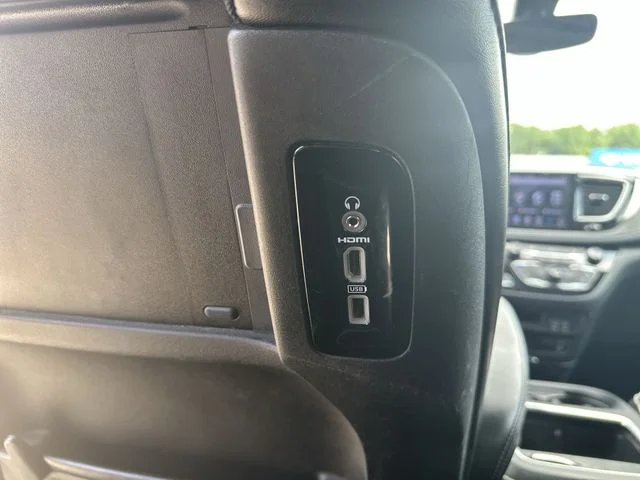 Used 2018 Black Chrysler Limited image 54