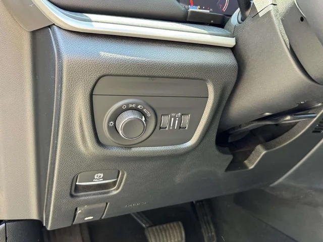 Used 2023 Black Jeep Altitude image 28