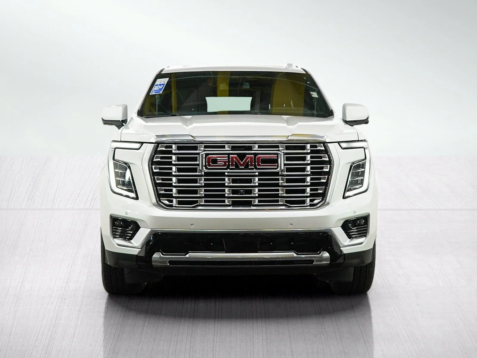 Used 2025 White Frost Tricoat GMC Denali image 8