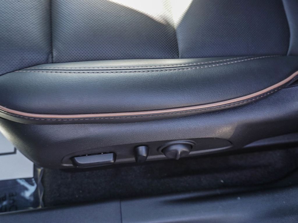 Used 2024 Black Buick Avenir image 19