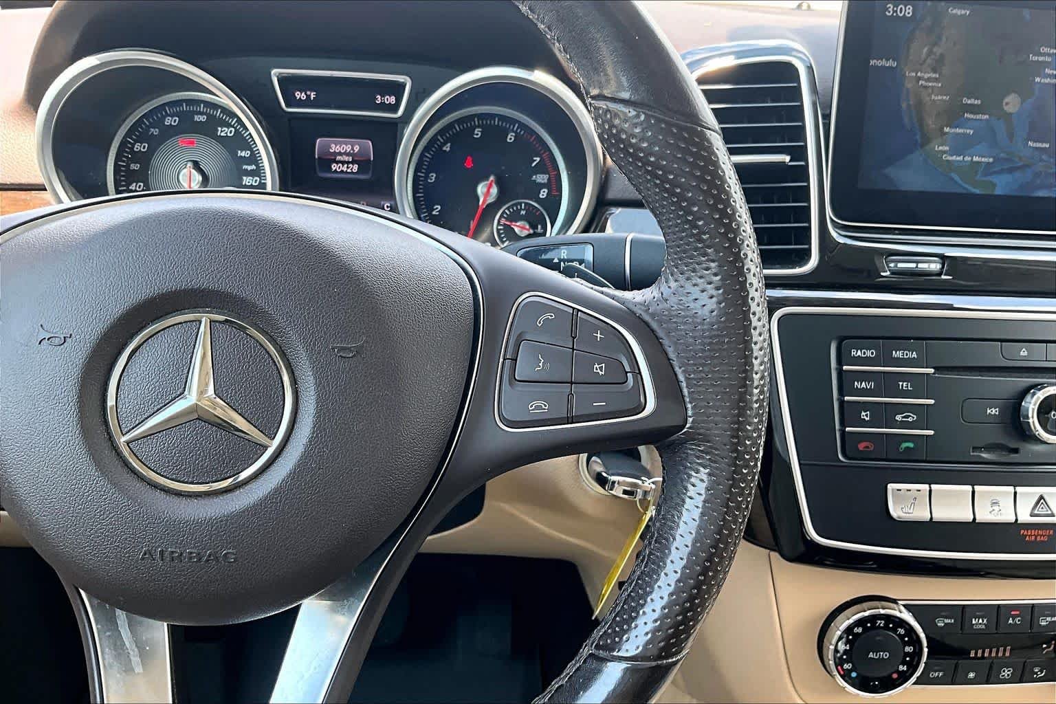 Used 2017 Polar White Mercedes-Benz GLE 350 image 25
