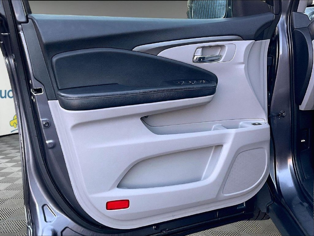 Used 2018 Gray Honda LX image 9