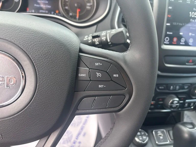 Used 2022 Silver Jeep Trailhawk image 34