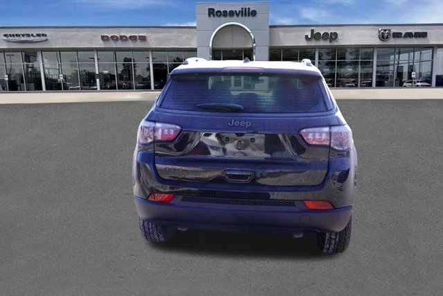 New 2026 Diamond Black Crystal Pearlcoat Jeep Latitude image 4