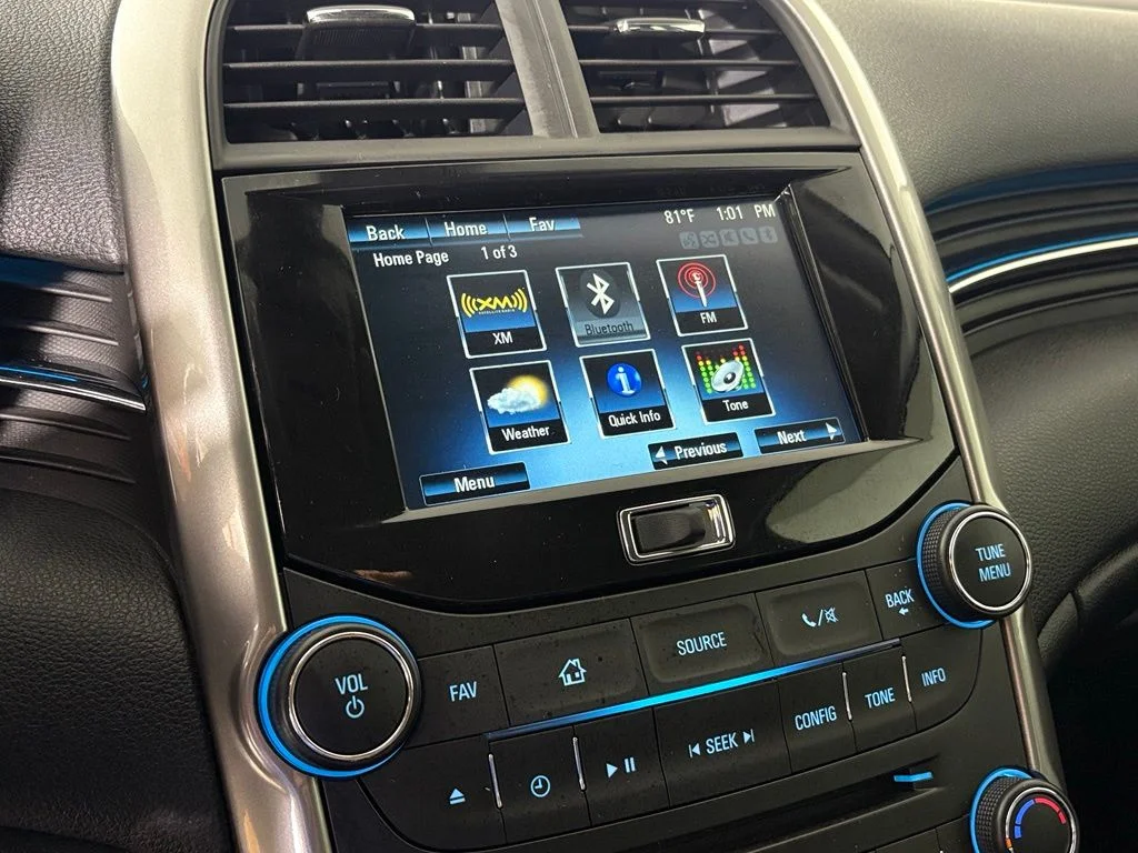Used 2015 Silver Chevrolet LT image 26