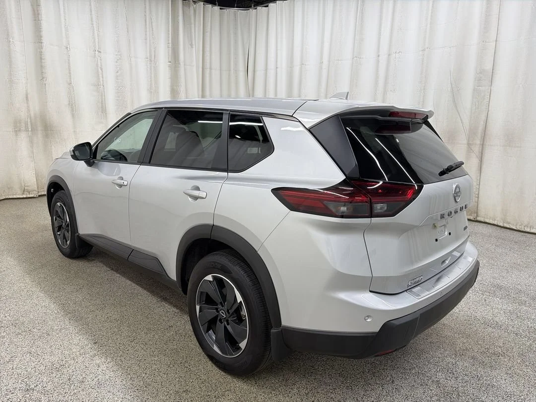 2025 Nissan Rogue SV - Photo 9